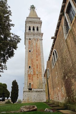 Rovinj, Hırvatistan - 15 Ekim 2014: Aziz Euphemia Katedrali 'nin Uzun Çan Kulesi.