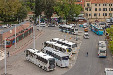 Venedik, İtalya - 10 Ekim 2024: Koç Otobüs İstasyonu ve Toplu Taşımacılık Kentte Sonbahar Günü Seyahati.