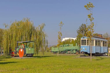 Slavonski Brod Hırvatistan 'da Turizm Sanayi Parkı Curo Djakoviç' te Buharlı Paten Lokomotifi ve Eski Tramvay Açık Hava Müzesi