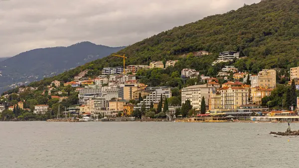 Opatija Hırvatistan 'da Adriyatik Denizi kıyısındaki Birçok Otel Binası Sonbahar Günü