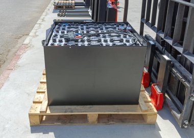 Pallet 'te Forklift için Büyük Kurşun Asit Batarya Kutusu