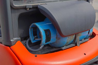 Lpg Propan Gaz Şişesi Forklift Kamyonu 'na Bağlandı