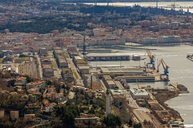 Port Ticari Rıhtım Turnalarının Hava Görüntüsü İtalya Bahar Günü Trieste