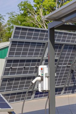 Güneş Panelleri Dizisi Güneş Enerjisi Temizleme Enerjisi ile EV Eklenti Şarjı