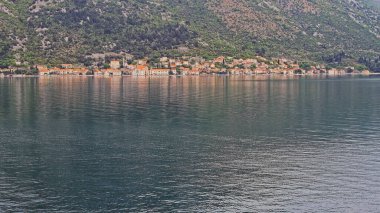 Karadağ 'ın Kotor Körfezinde Kasaba Perast Cityscape Seyahati