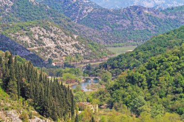 Karadağ 'daki Rijeka Crnojevica Köyünün Hava Görüntüsü