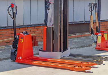 Uzun Çatallı Elektrik Paleti Deposu Ekipmanı