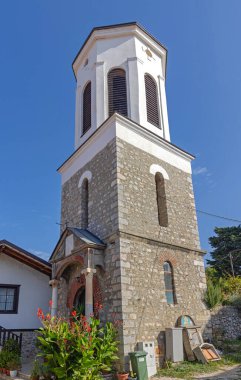 Makedon Ortodoks Kilisesi 'ndeki Çan Kulesi, Makedonya' nın Ohri Kuzey Makedonya 'daki Güneşli Sonbahar Gününde Peribleptos Tarihi Anası