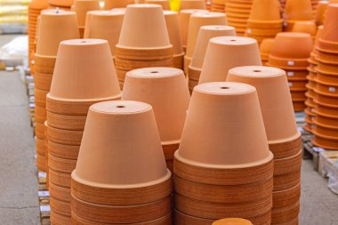 Yeni Terracotta Saksıları Açık Hava Depolama Merkezi