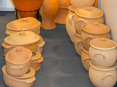 Clay Terracotta Dünya Malzemeleri Hollanda Fırın Yuvarlak Tencereleri ve Oval Fırın