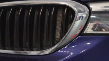 Ön Izgara Polis Müdahale Aracı 'nda Mavi Işıklar Yapıldı