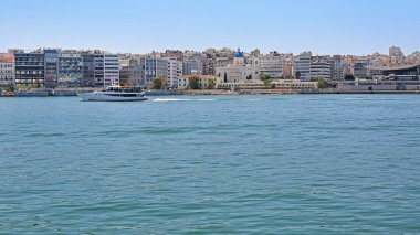 Pire, Yunanistan - 04 Mayıs 2015: Pire Limanı 'ndaki Agios Nikolaos Ortodoks Kilisesi.