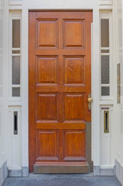 Hollanda 'da Ahşap Kapı Girişi