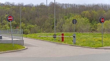 Bariyerden Aşağı İniş Sadece Yol Taşımacılığı