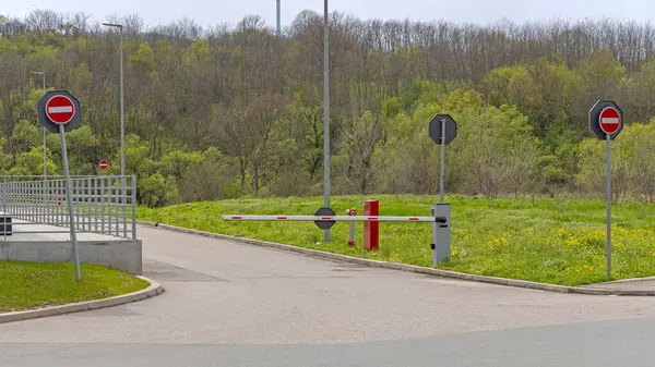 Bariyerden Aşağı İniş Sadece Yol Taşımacılığı