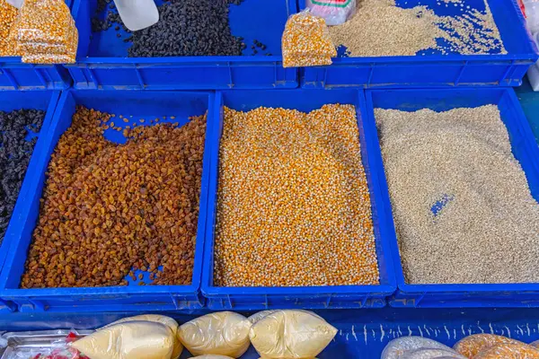 Üzüm Üzümleri Patlamış Mısır Çekirdekleri Çiftçi Marketinde Toplu Tohumlar