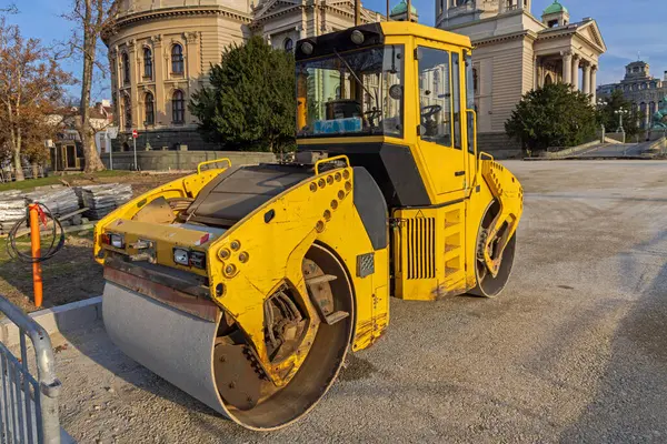 Başkentteki Sokak İnşaat Alanında Sarı Paten Makinesi