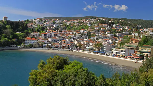 Ulcinj, Karadağ - 18 Nisan 2011: Sunny Spring Day 'de Eski Kentteki Boş Kumsal Sahili Hava Görüntüsü.