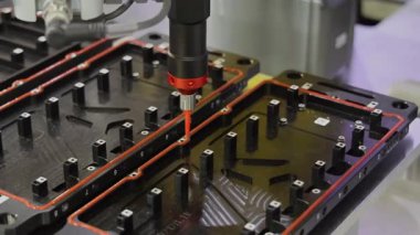 Fabrikadaki Parçalar İçin Otomatik Robot Dağılımı Uygulaması