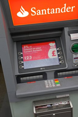 Londra, Birleşik Krallık - 19 Ocak 2013: Amt Cash Santander Bank Otomatik Teller Makinesini Kapattı.