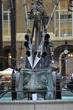 Londra, Birleşik Krallık - 25 Ocak 2013: Southwark Kış Gününde Hays Galleria Rıhtımı 'nda Seyir Heykeli.