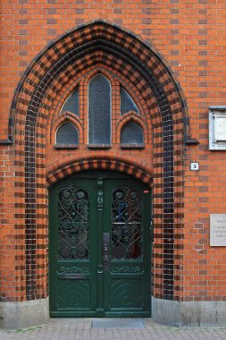 Hanover, Almanya - 03 Mayıs 2011: Eski Kent 'teki Hanns Lilje Meydanı' nda Evanjelik Lüterci Dini Örgüte Giriş.