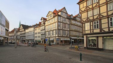 Hanover, Almanya - 05 Mayıs 2011: Mitte Bölgesi Seyahat Gecesi Boş Holzmarkt Meydanı Ortaçağ Kasabası.