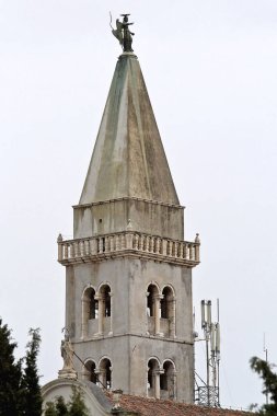 Mali Losinj, Hırvatistan - 15 Mayıs 2010: Antenli Çan Kulesi Roma Katolik Kilisesi Mali Losinj Adası Seyahat.