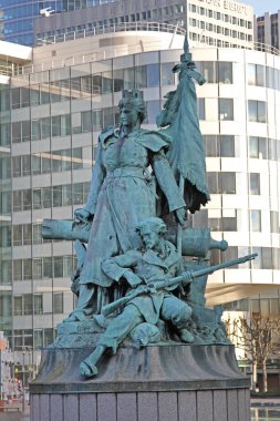 Paris, Fransa - 05 Ocak 2010: Fransız Heykeltıraş Louis Ernest Barrias 'ın başkentteki Merkez Esplanade' deki Tarihi Tarihi Tarihi Tarihi Tarihi Tarihi Tarihi Eserleri 'nin Bronz Anıtı La Defense.