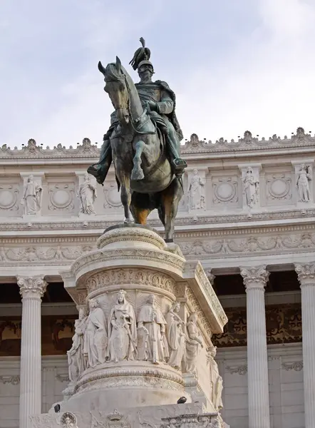 Roma, İtalya - 25 Ekim 2009: Victor Emmanuel Anıtı Başkent Merkezi 'ndeki Anavatan Sunağı önünde.