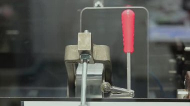 Otomatik Metal Tutma Kıskaç Atölyesi Aracı