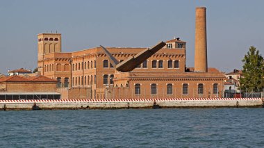 Venedik, İtalya - 23 Eylül 2009: Venezuela 'da Giudecca Kanalı' nda IUAV Üniversitesi Yüksek Öğrenim Binası.