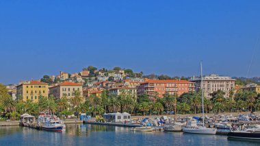 La Spezia, İtalya - 03 Ekim 2009: Sunny Morning Travel 'de Marina Mirabello Limanı' ndaki Küçük Tekneler.