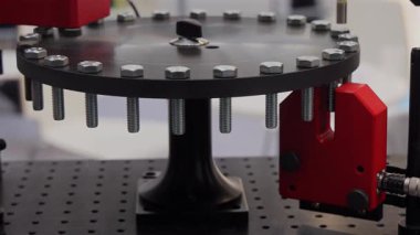 Metal Cıvata Fabrikası Üretimi Atlıkarınca 'da Dönüyor