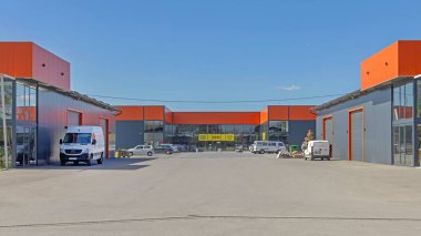 Obrenovac, Sırbistan - 04 Nisan 2024: Rusya 'nın Büyük Dükkan Mere Süpermarketi Her gün Düşük Fiyatlara Sahip.