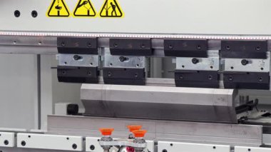 Metal Bükme Robotu Kolu Fren Makinesine Bas Ekipman Testi