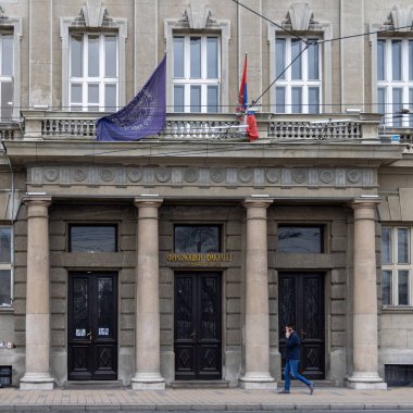 Belgrad, Sırbistan - 01 Mart 2022: Başkentteki Öğrenci Meydanı 'ndaki Filoloji Fakültesi Binasına Giriş.