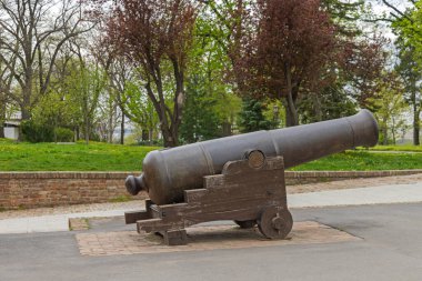 Belgrad 'daki Kalemegdan Kalesi' ndeki Müzenin Önündeki Eski Top Sırbistan 'da