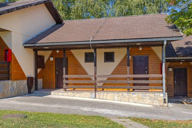 Dağ Tatil Köyü 'ndeki Tatil Evi Kulübesine Giriş