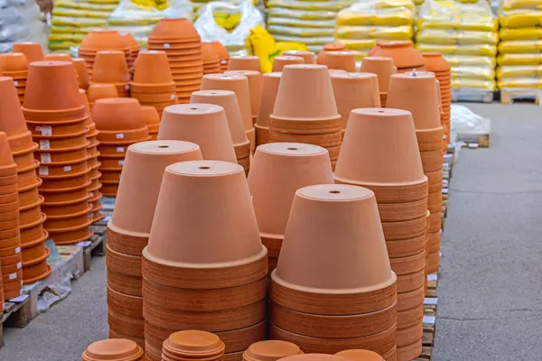 Yeni Terracotta Tabakları Yukarı Yukarı Yığınlar Açık Hava Depolama Bahçesi Merkezi