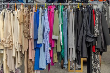 İkinci El Kadın Giysileri Markette Satılık Moda