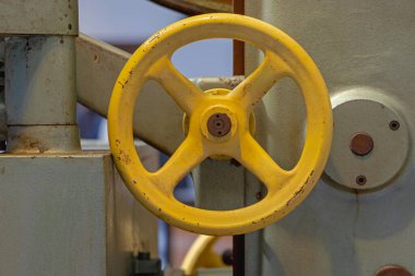 Sarı Sözlü El Tekerleği Eski Makine Kontrolü