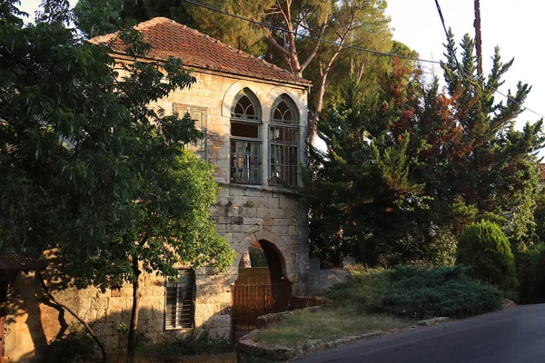 Une Maison Traditionnelle Dans Village Libanais Avec Des Fenêtres Cassées — Photo