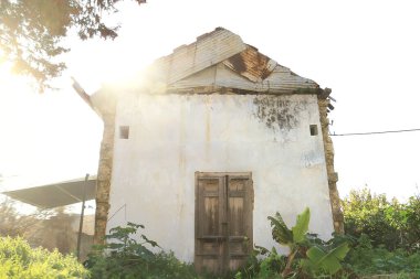 A very old Lebanese house in ruins with sun rays engulfing it.