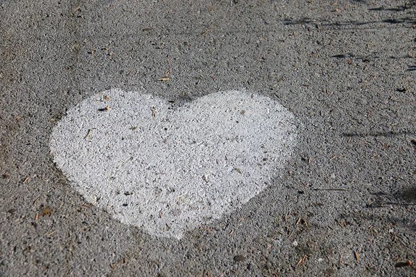 Coração Branco Pintado Chão — Fotografia de Stock