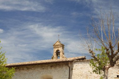 İtalya 'nın Assisi kasabasında bir kilise..
