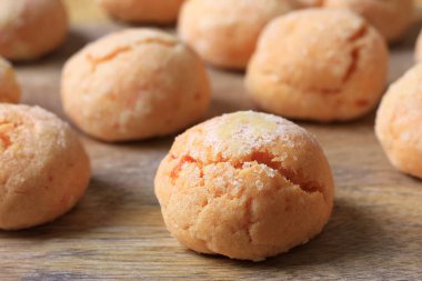 Fırından yeni çıkmış turuncu kırışıklıklar..