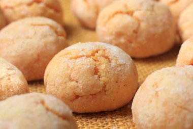 Fırından yeni çıkmış turuncu kırışıklıklar..