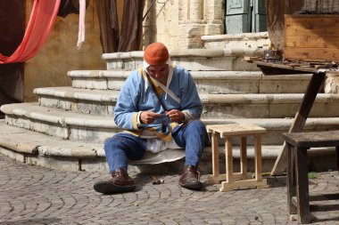 Bevagna, İtalya - 29 Haziran 2024: Umbrian fuarı, Mercato Delle Gaite, her yıl tipik Bevagna köyünde gerçekleşir.. 