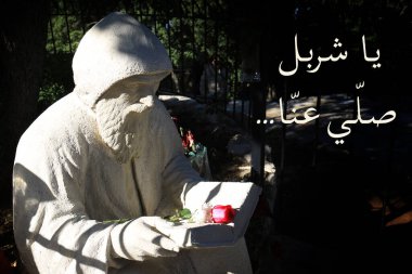 Bir çok ünlü Maronit keşiş, Saint Charbel, Lübnan'daki heykeli.